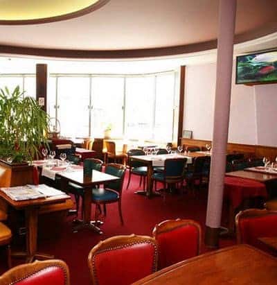 Restaurant hug — photo 3