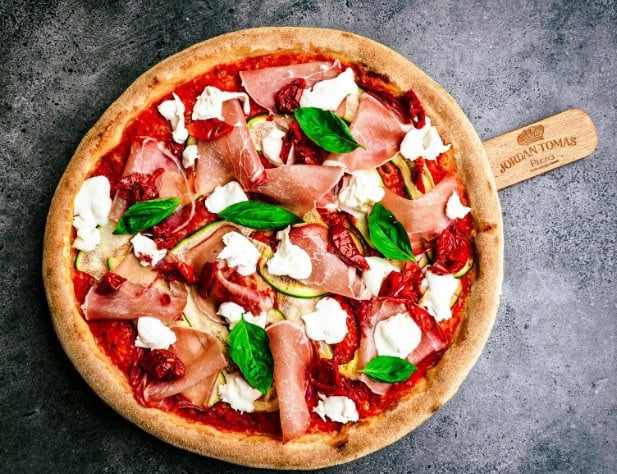 Jordan Tomas - Pizza Mamamia — photo 2