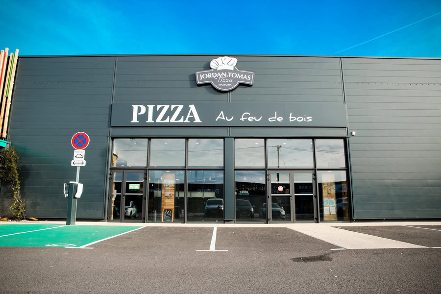 Jordan Tomas Pizza — photo 3