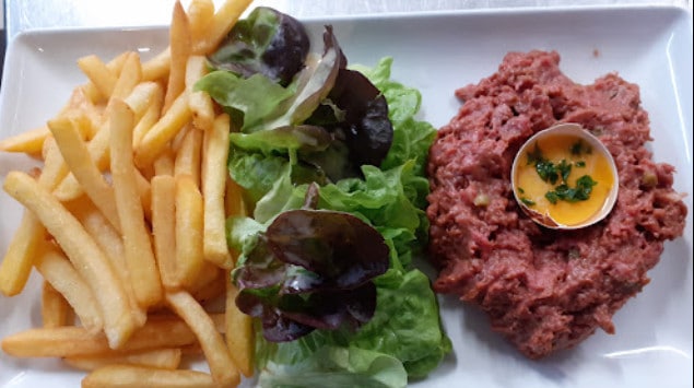 La Tour d'Auvergne — Hôtel - Restaurant à Saint Christophe en Brionnai — photo 2