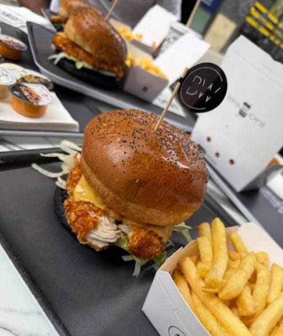 Photo de Black & White Burger