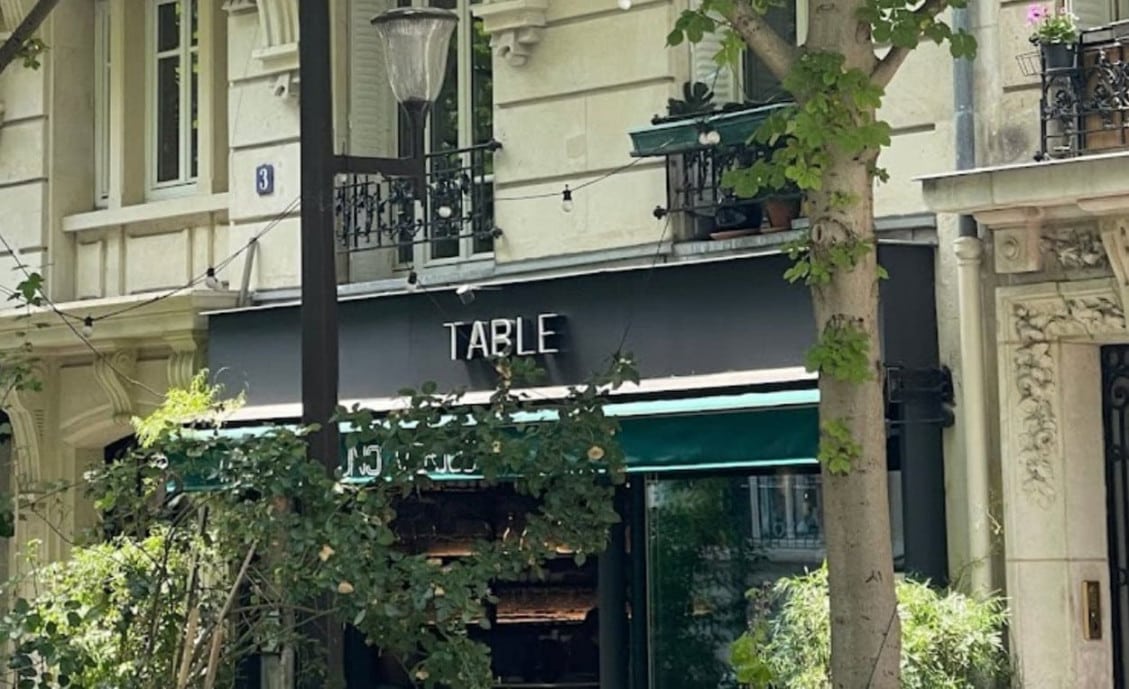 Table — photo 3