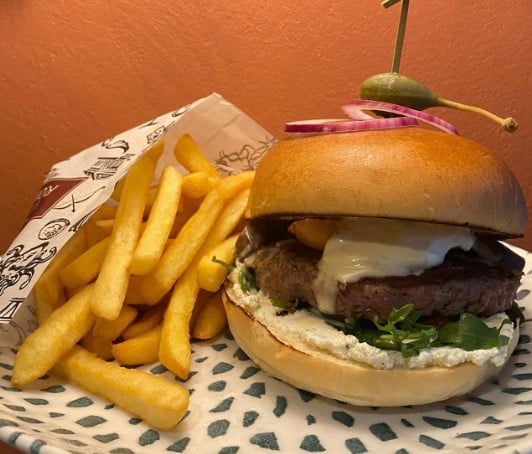 Bistro Romain - Un burger, frites