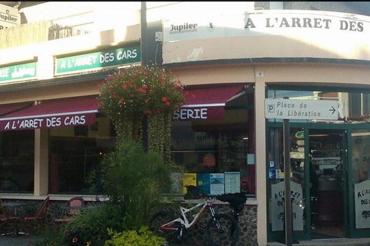 A l'arrêt des cars — photo 2