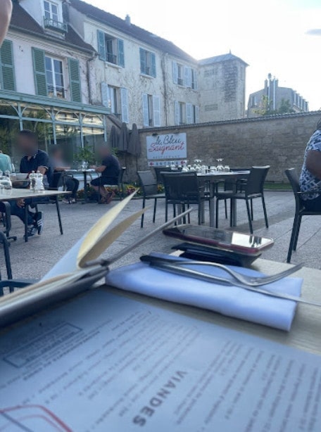 Le Bleu Saignant — photo 2