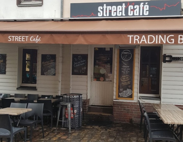 Street café — photo 2
