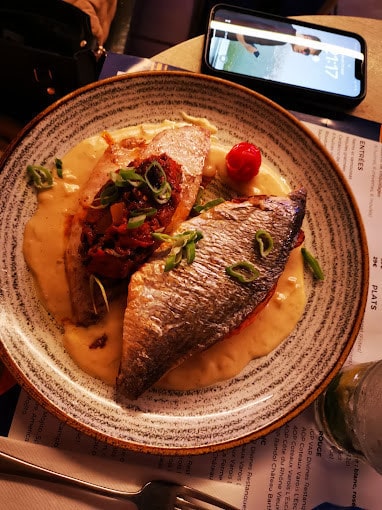 Le p’tit dauphin — Poissons et fruits de mer à Six Fours les Plages — photo 2