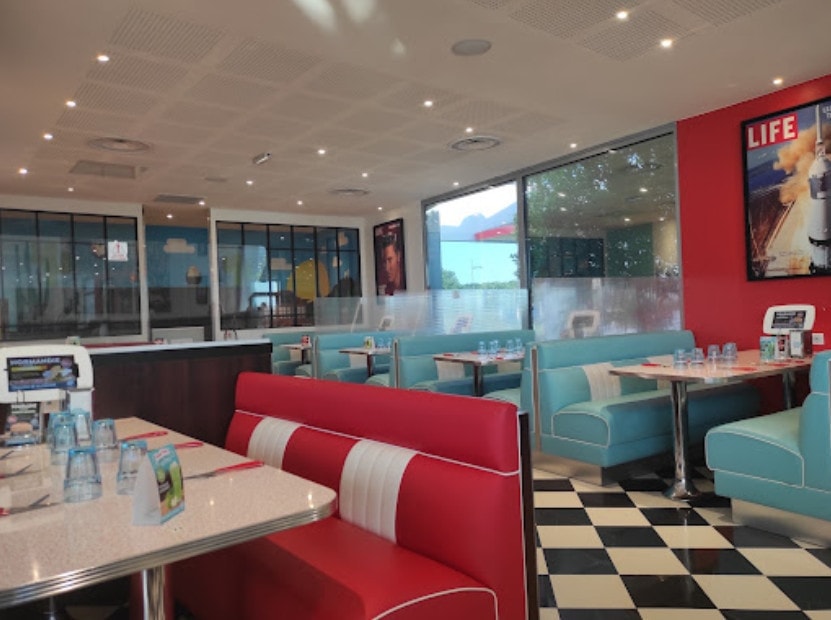 Holly's Diner — photo 2