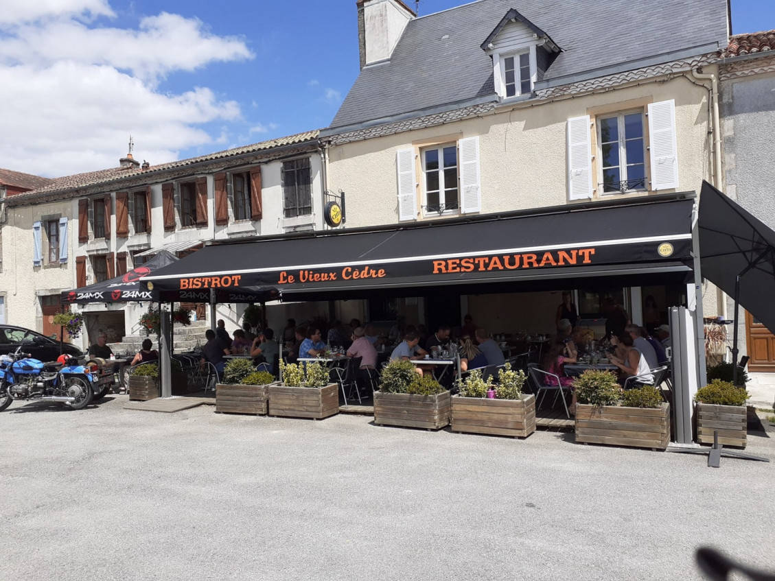 Le vieux cedre by l épicurien — Bistro - Bar à Le Dorat — photo 3