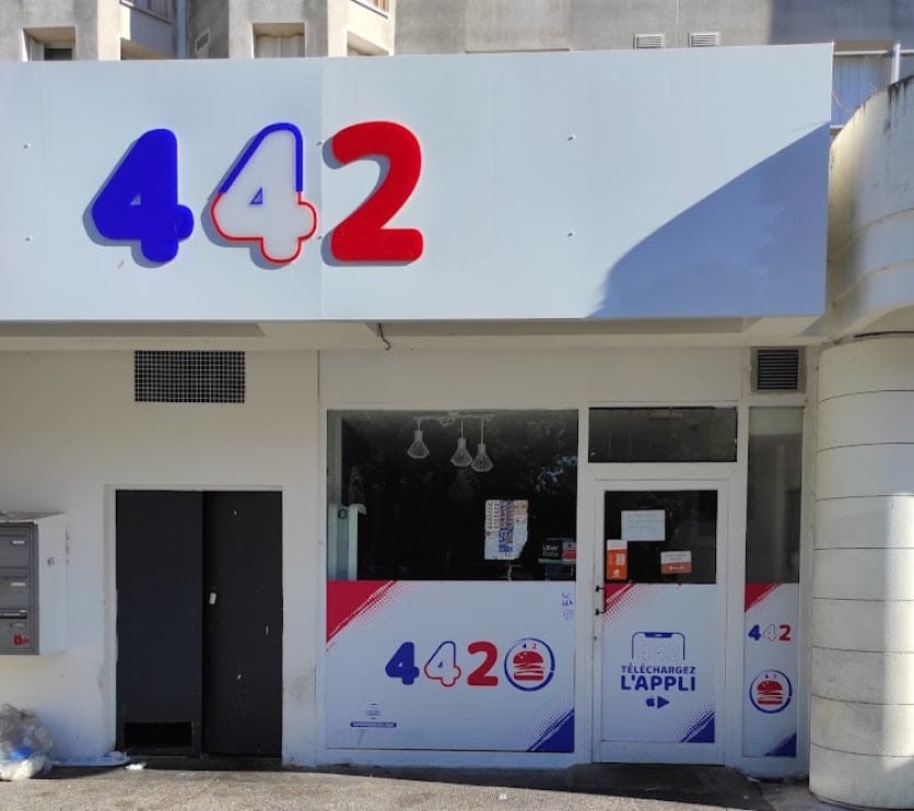 442 burger — photo 2