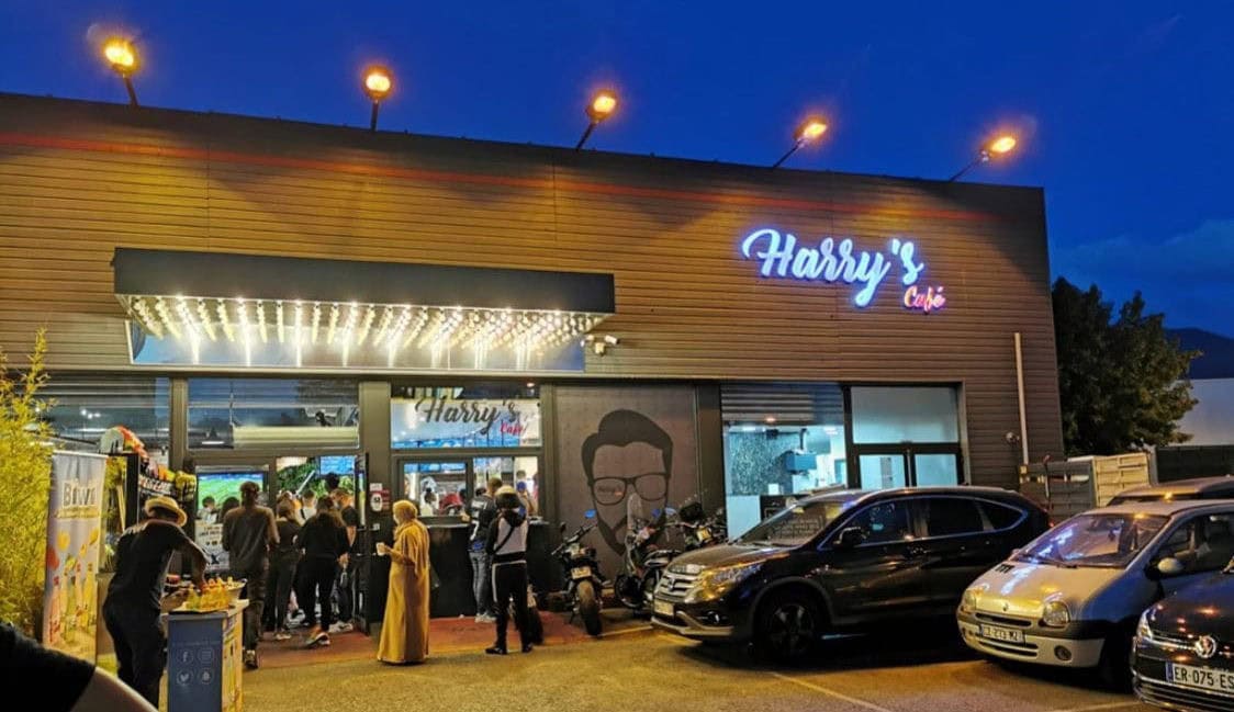 Hy's café — photo 2