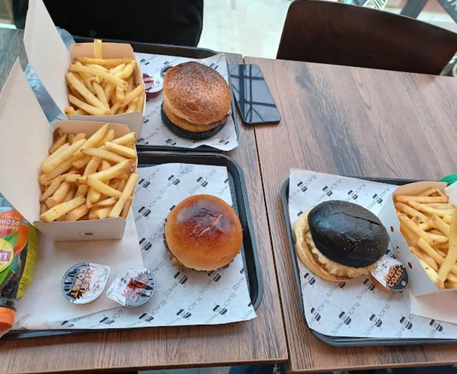 Photo de Black & White Burger