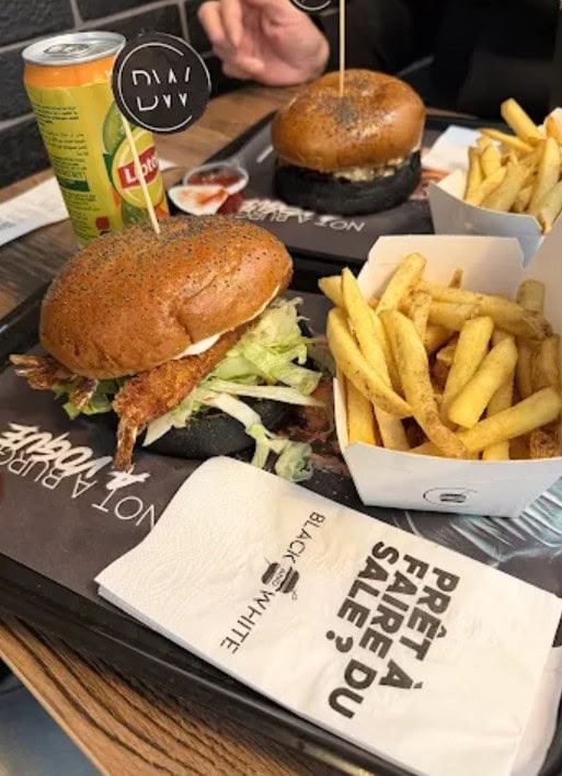 Black & White Burger — photo 3