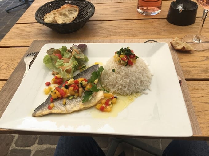 Café de la place — photo 2