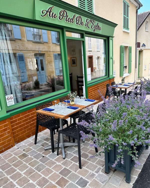 Au pied de l'église — photo 2