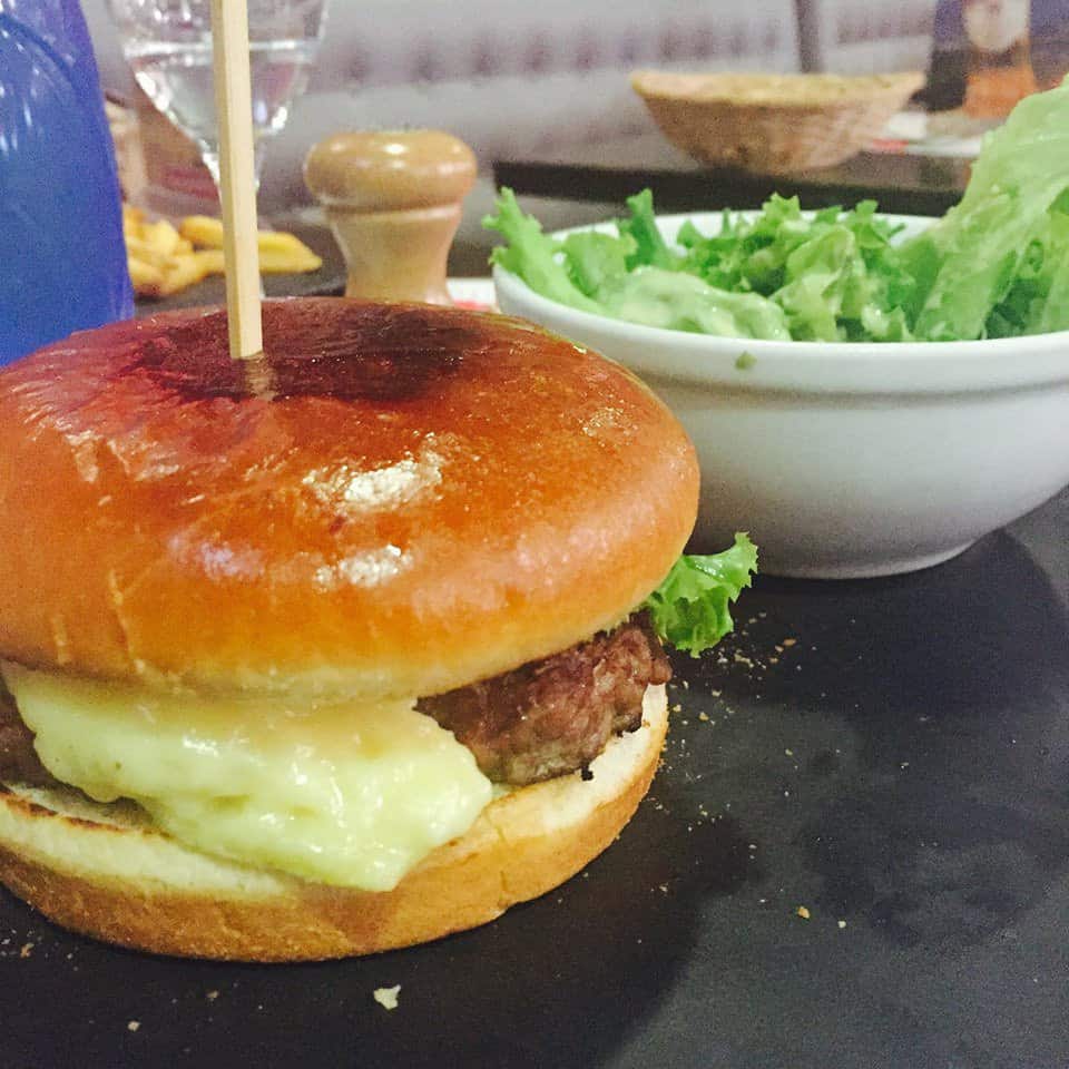 Hippopotamus - Un burger et salade 