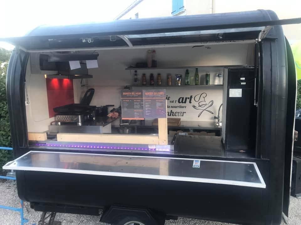 Burger delivery — photo 3