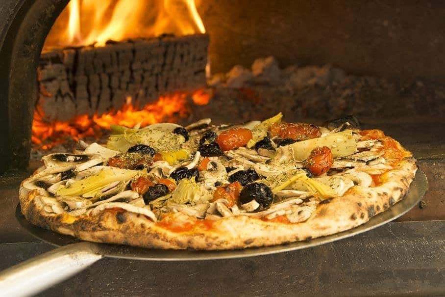 Pizza cuite au Feu de bois — photo 2