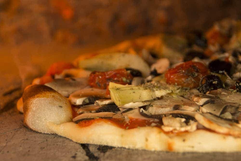 Pizza cuite au Feu de bois — photo 3