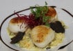 Auberge de Contrevoz - Les noix de saint jacques cuites à la plancha, étuvé de choux vert au lard paysan et râpé de truffes du bugey