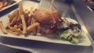 L & L - Une assiette burger 