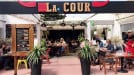 La cour - La terrasse