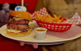 Holly's Diner - Un burger, frites