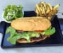 Watson's Pub - Un sandwich avec des frites 