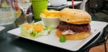 Côté Jardins - Un burger, salade, frites