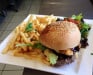 Le Rainbow Café - Un burger et frites