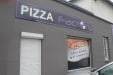 Pizza Factory - La façade de la pizzeria