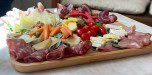 La Source - Une planche de charcuteries