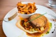 Le Kerhuon - Un échine de porc braisée accompagnée de frites maison