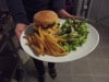 DZ café - Menu double cheese accompagné d'un salade et de frites fraîches maison