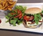 Le Comptoir - Un burger, salade, frites 