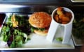 Le Phocéa - Un burger, salade et frites