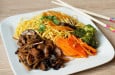 Lucky Panda - Canard au gingembre accompagné de nouilles sautées aux légumes