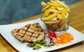 Foody's - un viande, frites, salades