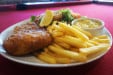 La Gourmandise - Une assiette combinée de fish & chips et sa salade mêlée au chèvre