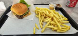 Only Burger - Un burger accompagné de frites