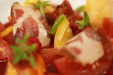 Le Pastel - Salade de tomates multicolores, copeaux de porc salé, séché au paprika, gelée de Bloody Mary. Carte été 2024