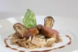 La Côte Saint Jacques - Pigeon fermier rôti, poêlée d’artichauts et aubergine au basilic, jus réduit à l’huile d’olive noire de Cornille