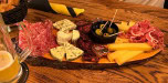 Beer's Corner - Une planche de charcuteries et de fromages