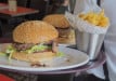 Bistro du Faubourg - Un burger avec frites