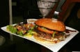 Les Gommiers - Un burger, salade et frites