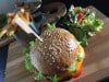 Café Moutarde - Une assiette burger