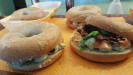 Coup d' food - Des bagel saumon tomates sechees crème au pesto