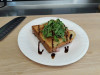 Organic Food Croque - Un croque jambon avec du fromage et des rondelles de tomates