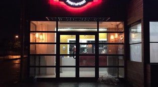 The Best Authentic - La façade du restaurant