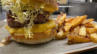 La Brasserie du Centre - Un burger